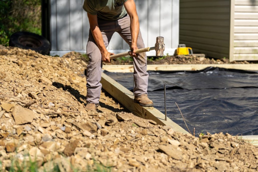 worker hammering bar